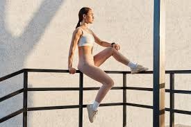 那不勒斯主场迎战尤文图斯，两队积分相近，那不勒斯伤兵满营，主场难胜尤文，可能战平。