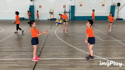 队记：文班休战2场后今日复出并替补出战，并有出场时间限制